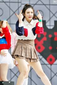 When we look at stages or photos of red velvet, they seem quite tall or at least of an average height of 163 cm, 5.3 ft. Here S Why Red Velvet Joy S Skirt Always Has Two Layers Koreaboo