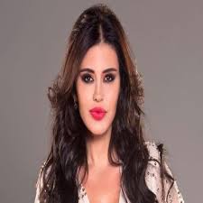 Yeni şarkısı 1 dakika ile gündemde olan ebru polat, geçtiğimiz günlerde instagram üzerinden sevgilisiyle birlikte paylaştığı fotoğrafla büyük peki her yaptığıyla olay yaratan ebru polat kimdir? Ebru Polat Kimdir Kac Yasinda Nereli Boyu Ve Kilosu Biyografi Sitesi