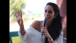 اخترنا لكم في موضوع اليوم باقة رائعة من أجمل أشعار أحمد شوقي في الغزل ، قصائد وأبيات رائعة يناجي فيها أمير الشعراء قلبه المتيم بالعشق و الحب. Ø±Ø¯ Ø¨Ø³Ù†Øª Ø´ÙˆÙ‚ÙŠ Ø¨Ø¹Ø¯ Ø§Ù„Ù‡Ø¬ÙˆÙ… Ø¹Ù„ÙŠÙ‡Ø§ Ø¨Ø³Ø¨Ø¨ ÙØ³ØªØ§Ù†Ù‡Ø§ Ù…Ù‡Ø±Ø¬Ø§Ù† Ø§Ù„Ø¬ÙˆÙ†Ø© Gff 2019 Youtube