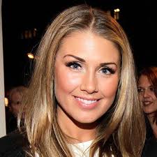 She became famous for being a contestant in the norwegian version of the idol series. Tone Damli Google Sok