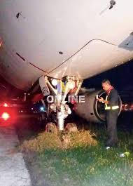 Sultan ismail petra airport, pengkalan chepa, kelantan, 16100, malaysien. Buletin Tv3 On Twitter Pesawat Airbus 320 Milik Airasia Dilaporkan Tergelincir Di Lapangan Terbang Sultan Ismail Petra Pengkalan Chepa Kelantan Malam Tadi Https T Co Zebkoru8pi