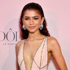 Zendaya (which means to give thanks in the language of shona) is an american actress and singer born in oakland, california. 10 Fakten Uber Spider Man Star Zendaya Bravo
