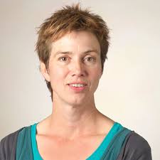 Vandaag 15 jaar geleden reed ik vanuit mijn werk naar huis en kwam ik in  een file terecht. Ik zette mijn alarmlichten aan en zag dat de auto achter  mij netjes stopte.