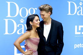 People reports that vanessa and austin are dating after they're spotted kissing, although their reps decline to comment. Vanessa Hudgens And Austin Butler Split This Is Why The Couple Broke Up After Nine Years Masala Com