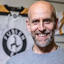 Eric Nadeau verlängert seinen Vertrag beim EV Füssen