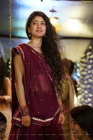South ke sabsa simple actress sai pallavi photos hd social media par viral ho rahe hai. Sai Pallavi Wallpapers Wallpaper Cave