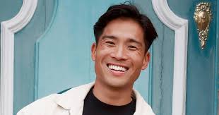 Jan Liem als Dr. Noah Yanti