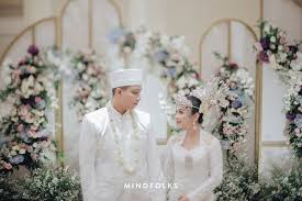 Semoga lancar sampai hari h pernikahan, langgeng sampai akhir hayat, dan menjadi keluarga yang sakinah mawaddah warohmah. Pernikahan Adat Betawi Mempertahankan Cinta Dengan Kesopanan Dan Ketangkasan Bridestory Blog