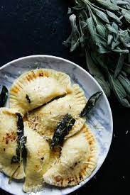 Summer menu asparagus & ricotta ravioli jamie s italian. Kurbis Ravioli Mit S Kurbisravioli Ravioli Rezepte