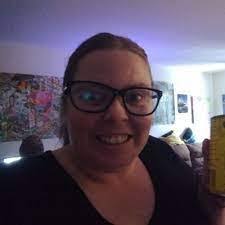 Tammy Earl's Instagram, Twitter & Facebook