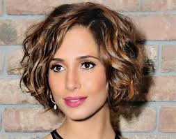 Caramel highlights are by far one of the most popular colors to come out of the scene in the last few seasons, and with good reason. Short Length Hair Highlights With Caramel Color