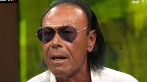 Grazie roma, non ci sono anime, unica, dalla pelle al cuore, non so dirti quando, bomba o non bomba, notte prima degli lt → italian, spanish, italian (roman dialect), english → antonello venditti (160 songs translated 172 times to 19 languages). Antonello Venditti Vivo Grazie A Lucio Dalla Ho Pensato Di Farla Finita