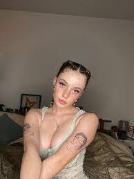 elenas.caprice on X: I need a gamer in my life😍🫶 repost if youre into  gaming💘 t.codGj4QD3NXi  X