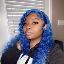 Are nail techs available