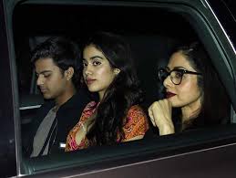 Jhanvi Kapoor Is Dating Akshat Rajan And Not Shikhar Pahariya We Re Confused See Pictures India Com Jhanvi kapoor cute moments with new boyfriend akshat rajan at her house #bollywoodfuzz #jhanvikapoor. jhanvi kapoor is dating akshat rajan