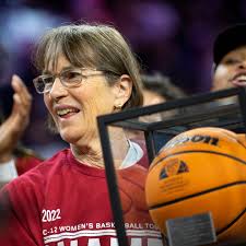 Tara VanDerveer uses NCAA platform to pledge help to Ukraine