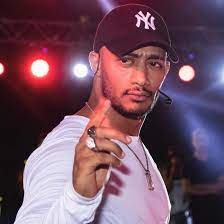 نشر الفنان المصري محمد رمضان فيديو على موقع إنستغرام أثار فيه جدل المتابعين، بعد الحكم عليه بدفع 6 ملايين جنيه كتعويض للطيار المفصول أشرف أبو اليسر. Ù…Ø­Ù…Ø¯ Ø±Ù…Ø¶Ø§Ù† Ù„Ø§ ÙŠØ­Ù‚ Ù„Ù‡Ø§Ù†ÙŠ Ø´Ø§ÙƒØ± Ù…Ù†Ø¹ÙŠ Ù…Ù† Ø§Ù„ØºÙ†Ø§Ø¡ Ù…ÙŠØ¯Ù„ Ø§ÙŠØ³Øª Ø§Ù„ØµØ¨Ø§Ø­ÙŠØ©