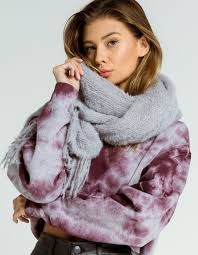 Gray blanket scarf (by helen grace)—see looks like this and more from real people around the i'm a huge fan of the oversize scarf trend and have been wanting to experiment with incorporating this. Free People Whisper Fringe Gray Blanket Scarf Gray Accfp200420 Tillys