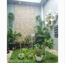 Sebaiknya gunakan atap yang transparan, misalnya dengan kanopi atau gunakan jaring yang biasanya dipakai untuk menanam anggrek sebagai atap taman di dalam rumah anda. Intip Inspirasi Desain Taman Indoor Ukuran 2 8m 3 2m Milik Ickajulya Semua Halaman Idea