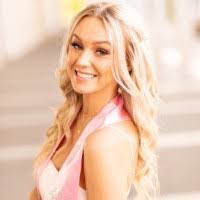 Jennie Pyle's Instagram, Twitter & Facebook