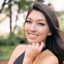 Elaine Rau's Instagram, Twitter & Facebook