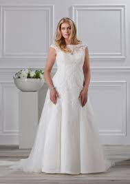Short schönen hochzeitskleid funktionen in tüll und chiffon. Miss Emily Kollektion 2018 Tres Chic Plus Size Brautmode Brautkleid Hochzeitskleid 7 Gerrys Brautmoden Und Festmoden Neuss Bei Dusseldorf