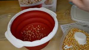 This machine lets you have a little mad scientist fun experimenting with your favorite flavors. Cuisinart Collapsible Microwave Popcorn Maker Gadget Review Youtube