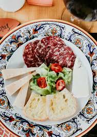 Let's go to italy with an italian dinner party menu! How To Host The Best Italian Dinner Party Menu Tablescape Photos