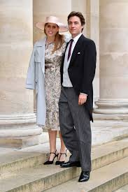 Among his wardrobe staples is a £575 wool suit from designer hackett and cqp trainers worth nearly £300. Prinzessin Beatrice Edoardo Mapelli Mozzi Sein Sohn Soll Trauzeuge Sein Gala De