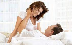 Rahatına düşkün olması sebebiyle özgürlüğünü kısıtlamayan, ona pek müdahale etmeyen erkekleri tercih eder. Kova Burcu Erkegi Nasil Sevisir Hemen Ogrenin