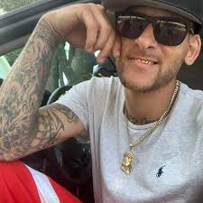 Good morning. Hope everyone is enjoying their holiday season so far. I will  be posting my schedule for the week. As usual walkins are always welcome or  you can book an appointment