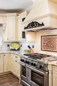 Home Cabinet Westbury A7 Style Creme Maple Glazed Classic Kitchen Classic Kitchens Glazed Kitchen Cabinets Creme Kitchen Cabinets