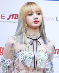 Blackpink lisa blonde hair 2021. How Many Times Has Blackpink Lisa Changed Her Hairstyle Since Debut Teenlovingkorea