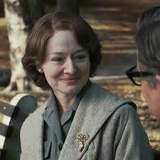 Reaching for the moon gets to make this point twice with its account of the tempestuous relationship between american poet elizabeth bishop (miranda otto) and brazilian landscape architect lota de macedo soares (glória pires). Miranda Otto As Elizabeth Bishop Icons C