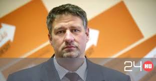 „állapota a korábbi gyors javulást követően a hét elején negatív irányba fordult. Tizenhet Kepviselo Ugy Van Bent A Parlamentben Mintha Nem Is Lenne 24 Hu