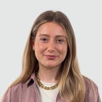 Tara Snelling's Instagram, Twitter & Facebook