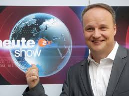 Heute beschäftigt sich der demokrat vor allem mit dem schreiben von büchern und spielt saxofon. Heute Show Zdf Oliver Welke Beleidigt Andrea Kiewel Zuschauer Entsetzt Tv
