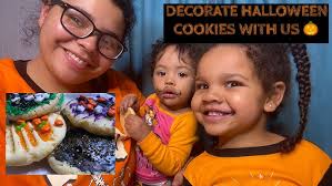 DECORATING HALLOWEEN COOKIES