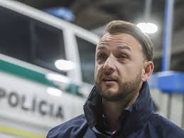 Minister vnútra reaguje na šíriace sa lži: Prihovára sa policajtom a hovorí  o zvyšovaní platov!