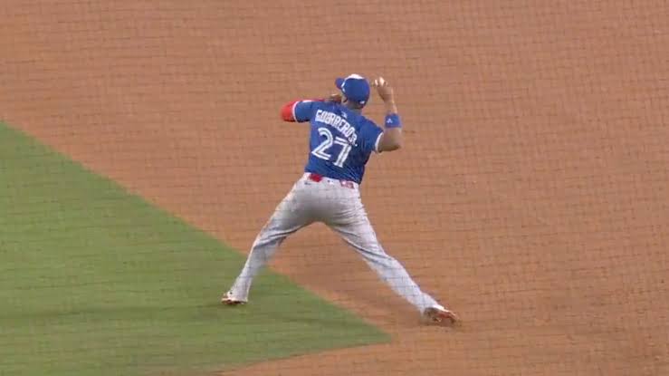 Vladimir Guerrero Jr. made wicked throw to gun down Dodgers baserunner