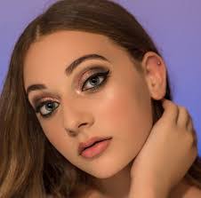 Amber Dempsey's Instagram, Twitter & Facebook