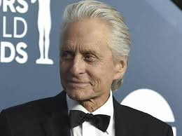 Beau comme son grand-père” : la rencontre entre Michael Douglas et son  petit fils d'un mois qui émeut les fans