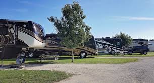 Featuring the most peaceful setting of campgrounds and rv parks in the dallas / fort worth metroplex area, lone oak rv park is set on the northern shores of lake ray roberts. Hooves N Wheels Rv Parking In Weatherford Tx Horse Stalls Cottages For Rent