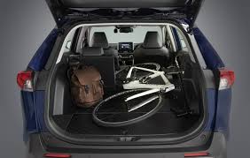 Ketika hendak menaiki kereta api. 2 Varian Ditawarkan Dan Enjin Dynamic Force Harga Bermula Dari Rm196k Kaki Kereta