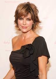 Brown Layered Hairstyles With Shoulder Duration Hair For Women From Lisa Rinna Short Hair Styles Lisa Rinna Haircut Short Layered Haircuts