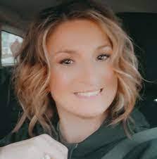 Karen Lemmer's Instagram, Twitter & Facebook