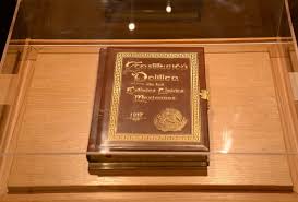 En esta obra podrán observar cómo la constitución de 1917 ha sido modificada a lo largo de los años debido a que ha cambiado la realidad política, social, económica y cultural en todo el mundo, expresaron los doctores. Mexico Necesita Una Nueva Constitucion Politica