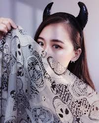 Candy Tan饿魔糖|  这·是一个偷窥的时代，看的都是别人呈现出来的生活·展现的状态·默默地比较起来，而忘了告诉自己·你现在过得比以前进步·你和别人一样努力·你还是独一无二的你🖤 