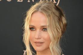 All media, photos, trademarks and copyrights are owned by their respective companies. Jennifer Lawrence Sie Hat Sich Bei Dreharbeiten Verletzt Gala De