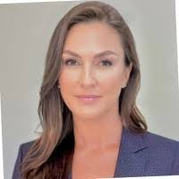 Kristen Lomas's Instagram, Twitter & Facebook